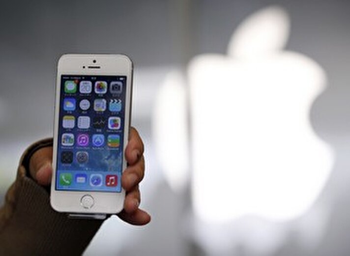 Apple, akıllı telefon ve tabletlerindeki işletim sistemi iOS'ta resmi bayramları şaşırdı. 
