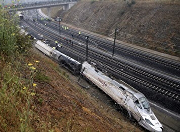 İspanya'da 78 kişinin hayatını kaybettiği tren kazası güvenlik kamerası tarafından görüntülendi.