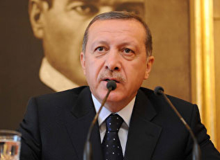 Başbakan Erdoğan, beraberindeki bakanlar, milletvekilleri ve işadamlarından oluşan bir heyetle Mısır’a gitti. Kahire’ye hareketi öncesi Atatürk Havalimanı’nda basın toplantısı düzenleyen Erdoğan, mısır temaslarına ilişkin bilgiler verdi.