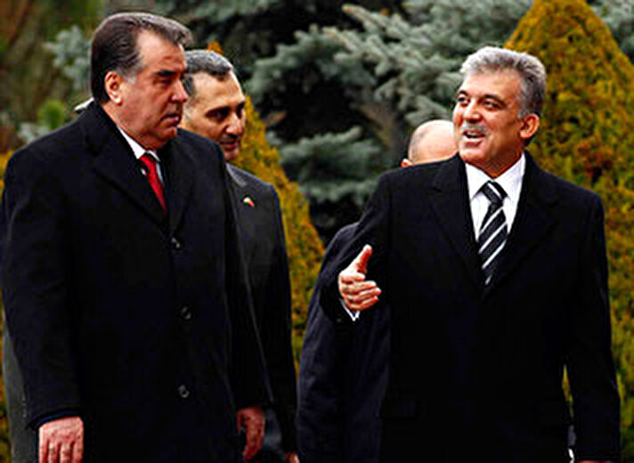 Cumhurbaşkanı Abdullah Gül, Tacikistan Cumhurbaşkanı İmamali Rahman'i Çankaya Köşkü’nde resmi törenle karşıladı.