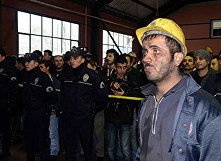 Türkiye Taşkömürü Kurumu (TTK) Kozlu Müesssesi'nde meydana gelen göçükte 8 işçi hayatını kaybetti.