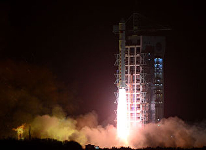 Türkiye’nin yüksek çözünürlüklü ilk yerli keşif uydusu göktürk-2, Çin’den başarıyla uzaya gönderildi ve beklendiği gibi gönderildikten 13 dakika sonra başarıyla yörüngeye oturdu.