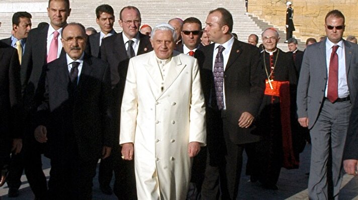 Cumhurbaşkanı Recep Tayyip Erdoğan'ın davetlisi olarak ülkemizi ziyaret edecek olan Vatikan Devlet Başkanı ve Katolik dünyasının ruhani lideri Papa Francesco Türkiye'ye gelen 4'üncü papa olacak. Vatikan'dan Türkiye'ye ilk ziyaret 25 Temmuz 1967'de Papa 6. Paul tarafından gerçekleştirildi.