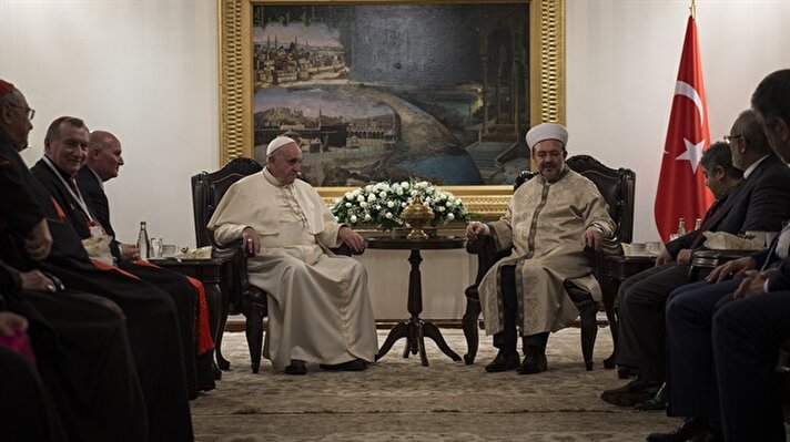 
Vatikan Devlet Başkanı ve Katolik dünyasının ruhani lideri Papa Franciscus, Diyanet İşleri Başkanı Mehmet Görmez'i ziyaret etti. 
