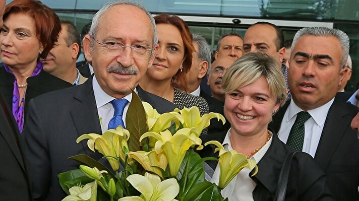 CHP Genel Başkanı Kemal Kılıçdaroğlu, partisinin bölge toplantısı ve işadamlarıyla toplantıya katılmak üzere İzmir'e geldi. Kılıçdaroğlu'nu havalimanında partililer karşıladı.