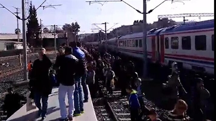 İzmir’de, Aliağa–Cumaovası arasında sefer yapan seyir halindeki İZBAN trenin trafosunda patlama meydana geldi.