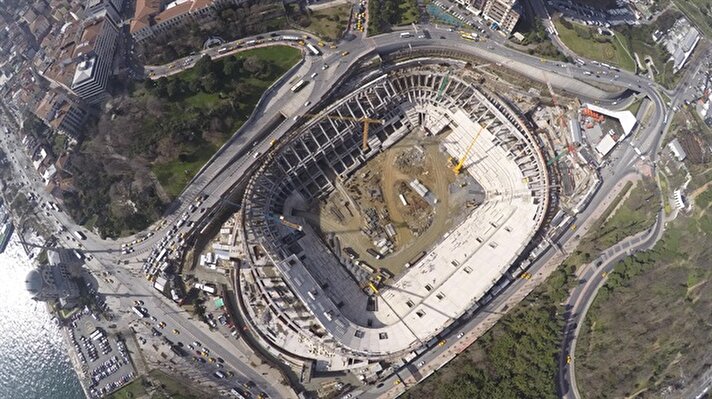 Beşiktaş'ın yapımı devam eden yeni stadı Vodafone Arena'nın kaba inşaatında sona gelindi.