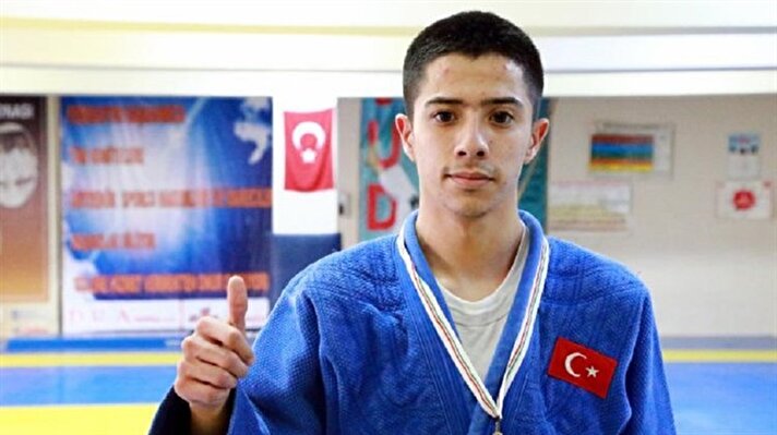Konya'da marangozhanede çalışırken Gençlik Hizmetleri ve Spor Müdürlüğünde judoya başlayan görme engelli Yunus Emre Uludağ, 2016 Rio Olimpiyat Oyunları'nda altın madalyayı kazanmayı hedefliyor.