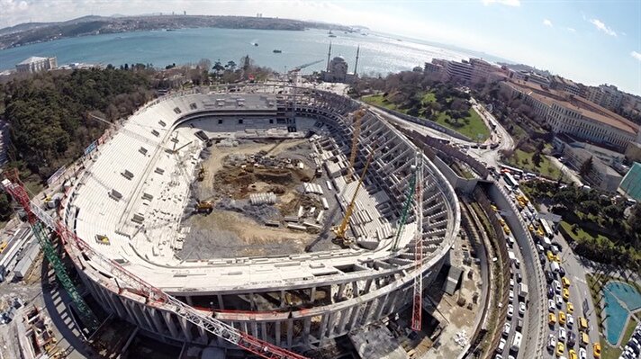 Dolmabahçe'de yapımı devam eden Beşiktaş'ın yeni stadı Vodafone Arena'nın tribünlerinde kaba inşaatın yüzde 90'ı tamamlandı