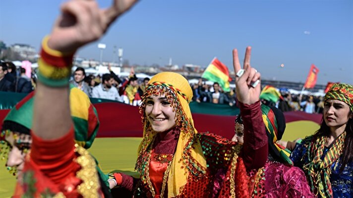 İstanbul'da Kazlıçeşme Meydan'ında, Halkların Demokratik Partisi (HDP) tarafından düzenlenen Nevruz Kutlamaları başladı.