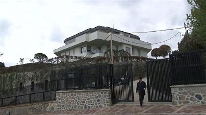 11. Cumhurbaşkanı Abdullah Gül, görevinin bitmesine rağmen yaklaşık 8 aydır kaldığı Cumhurbaşkanlığı'na ait Tarabya Köşkü'nden taşındı. 