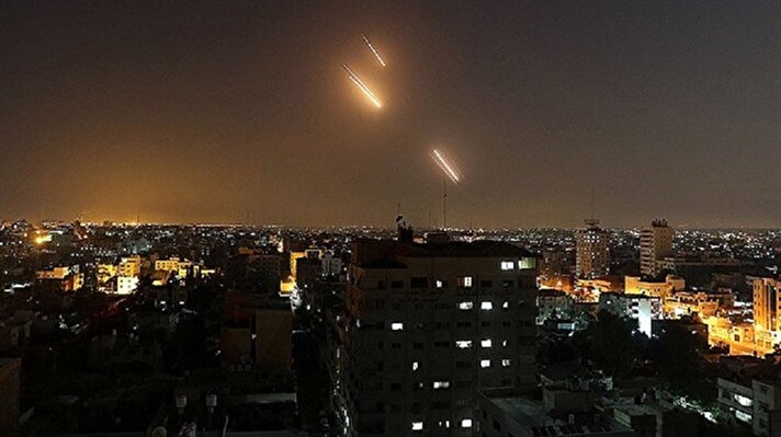 İsrail'in Gazze'nin kuzeyindeki bazı noktaları bombaladığı belirtildi.