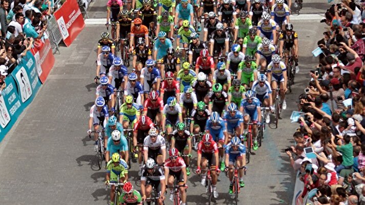 51. Cumhurbaşkanlığı Türkiye Bisiklet Turu, 21 takımdan 165 sporcunun katılımıyla başlayan Alanya -Alanya etabı tamamlandı.​