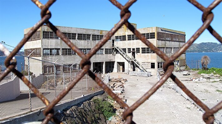 Bir zamanlar kaçılmasına imkansız gözüyle bakılan San Francisco açıklarındaki ada hapishane Alkatraz, günümüzde müze olarak kullanılıyor.