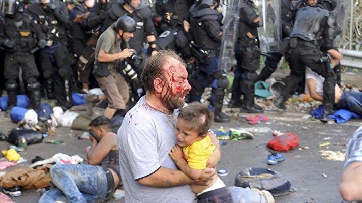 Hungarian police storm refugees, detain several