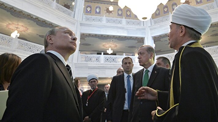 Rusya'nın başkentinde yapılan Moskova Merkez Camisi, Cumhurbaşkanı Erdoğan ve Rusya Devlet Başkanı Vladimir Putin tarafından açıldı. 