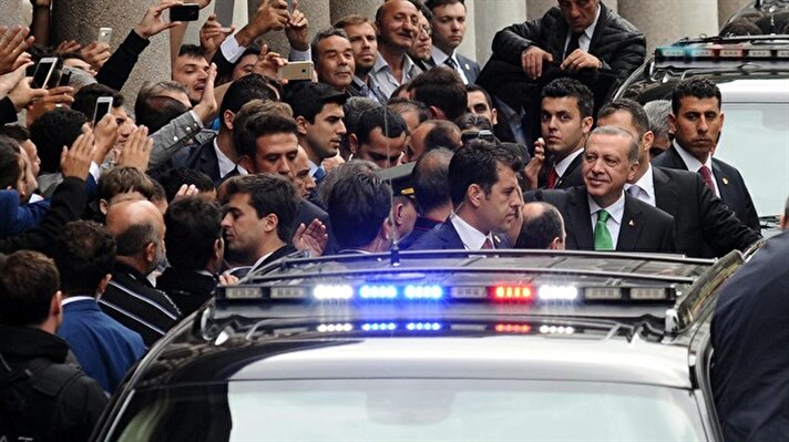 Cuma namazı için Dolmabahçe Camii'ne gitmesi beklenen Cumhurbaşkanı Erdoğan son anda Kasımpaşa'daki Piyalepaşa Camii'ni tercih etti.