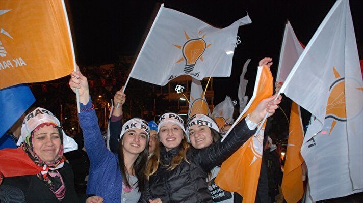 Turkish citizens across the country celebrate AK Party's victory 