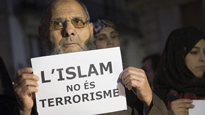 مسلمون بإسبانيا يتظاهرون ضد هجمات باريس