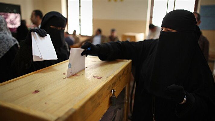 Suudi Arabistan'da kadınlar ilk kez oy kullandı