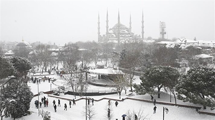 Photos: Snow blankets Istanbul