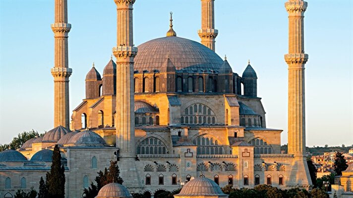 Sultan’ın caminin yapılacağı şehir olarak neden Edirne'yi seçtiği ise kesin olarak bilinmemektedir…