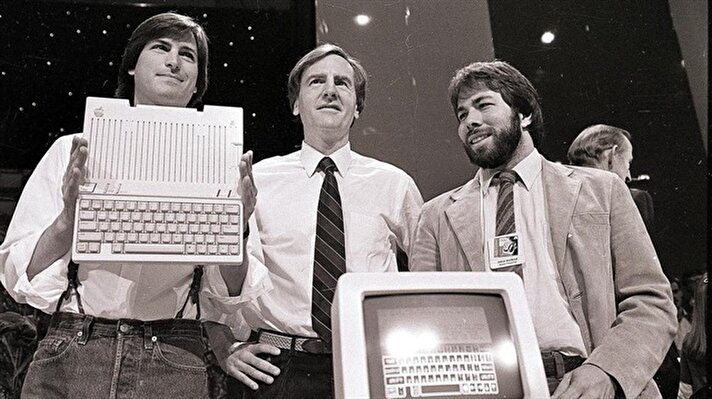 1. Steve Wozniak - Teknik uzman Wozniak neredeyse Apple'da çalışmayacaktı. O tarihte HP'den bir iş teklifi almıştı ve kabul etmeyi düşünüyordu. Anlaşılan o ki doğru seçimi yapmış.
