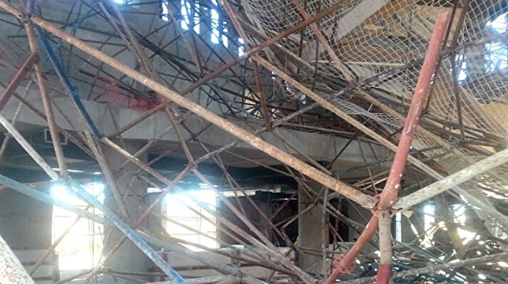 Uşak'ta cami inşaatındaki iskele çöktü