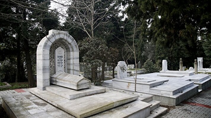 ثلاثة مليار دولار تكلفة إجمالي رخام القبور في إسطنبول