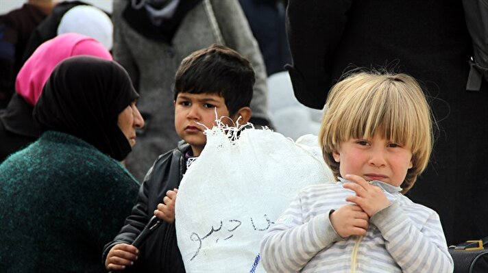 Thousands of Turkmens, Arabs arrive in Turkey