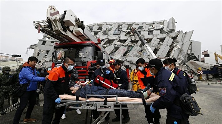 Tainan kenti acil yardım çağrı merkezi, yerel saatle 03.57'de meydana gelen depremde 5 kişinin yaşamını yitirdiğini, 155 kişinin yaralandığını duyurdu. 