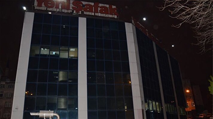Masked assailants attack headquarters of Yeni Şafak daily