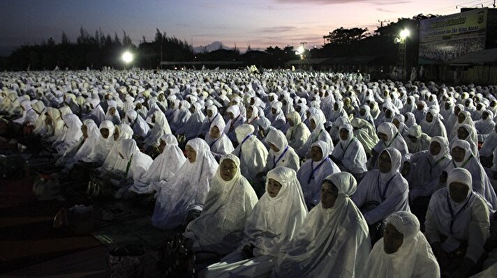 Endonezyalı Müslümanlardan dünya barışı için dua