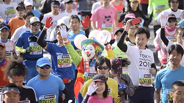 Olimpiyatları'nda Japonya'yı temsil etmek üzere erkekler maraton takımında yer alacak koşucuların da seçileceği yarış, Tokyo Metropolü Hükümeti Binası önünden start aldı.