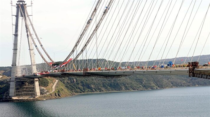 Cumhurbaşkanı Erdoğan, helikopter ile 3. köprüye geldi. 