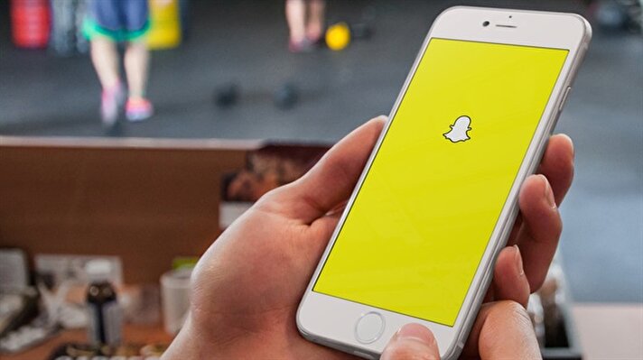  Akıllı telefonunuzun galerisinde bulunan fotoğrafları veya imajları Snapchat'te kullanmak mümkün.