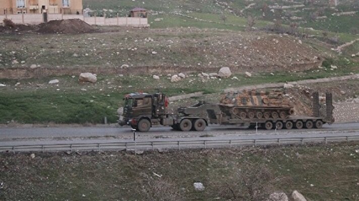 Merkez Yeşilyurt, Gazipaşa, Cumhuriyet, Dicle, Yeni, İsmet Paşa ve Bahçelievler Mahallelerinde teröristler tarafından yüzlerce hendek kazılan ve barikat kurulan Şırnak'ta operasyon hazırlıkları sürüyor. 