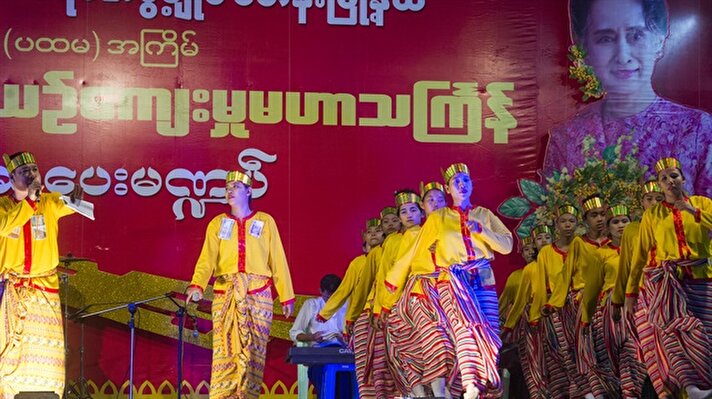 ميانمار تحتفل بمهرجان "رش الماء" بمناسبة السنة الجديدة