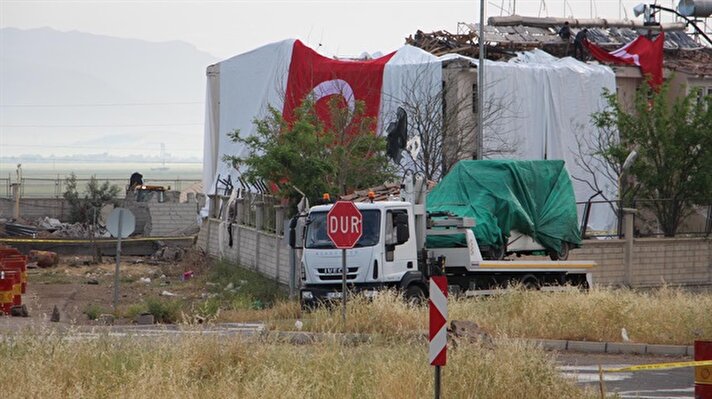 Patlamada, Kahramanmaraşlı Jandarma Uzman Çavuş Numan Öksüz şehit olurken, 1'i ağır 9 asker ile 2 sivil yaralandı. Patlamanın şiddetiyle karakolda büyük hasar meydana gelirken, yakın köylerdeki bazı evlerin camları kırıldı. Patlama sesi 30 kilometre uzaklıktaki Kızıltepe ilçesinde de duyuldu.