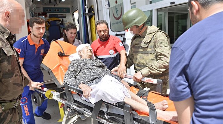 Terör örgütü PKK mensuplarına yönelik operasyonun devam ettiği Mardin'in Nusaybin ilçesinde sağlık hizmetleri aksamadan devam ediyor.