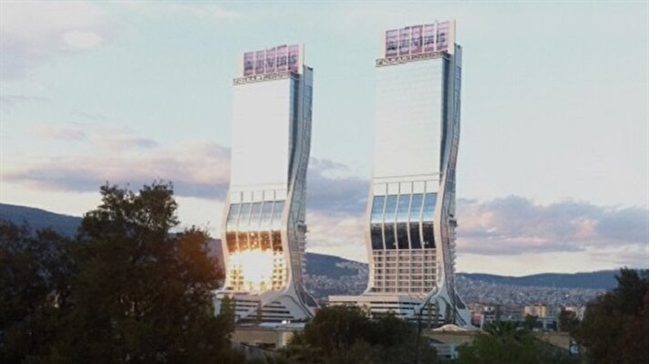 Highlife Tower - İzmir'de yapımına bu sene başlanacak ve tamamlandığında 400 metre olacak gökdelen dünyanın en yüksek gökdelenleri arasında yer alacak. Ofis ve residence olarak tasarlanan binada 80 kat olacak. 