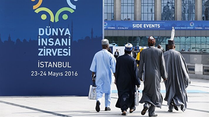 Birleşmiş Milletler'in (BM) düzenlediği Dünya İnsani Zirvesi, Türkiye'nin ev sahipliğinde İstanbul Kongre Merkezi'nde başladı.