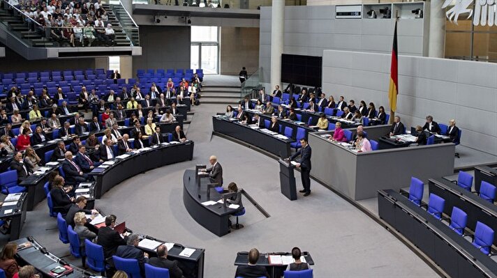 Alman Federal Meclisi (Bundestag), 1915 olaylarına ilişkin Ermeni iddialarını tanıyan karar tasarısını oy çokluğuyla kabul etti.