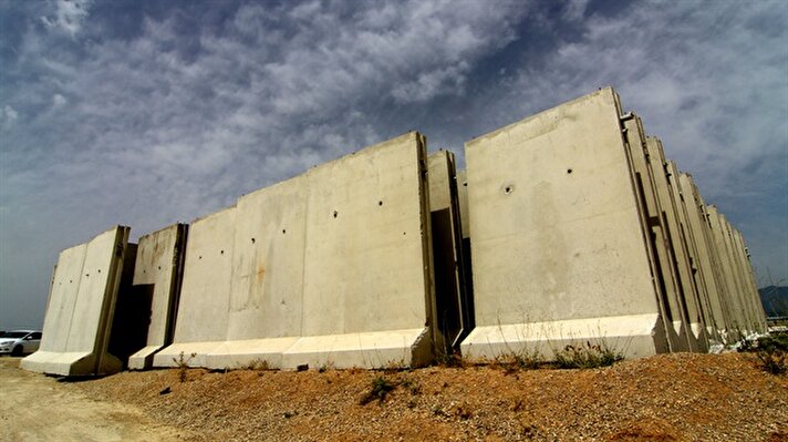Smart tower construction begins on Turkey's Syrian border 