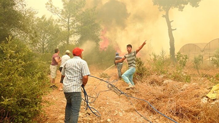 Kumluca İlçesi'nde tatil merkezi Adrasan'da orman yangını başladı. Seylemit mevkisindeki yangına ilk müdahale Antalya Büyükşehir Belediyesi İtfaiye Müdürlüğü ekipleri tarafından yapılırken, bölgeye takviye ekipler sevk edildi.