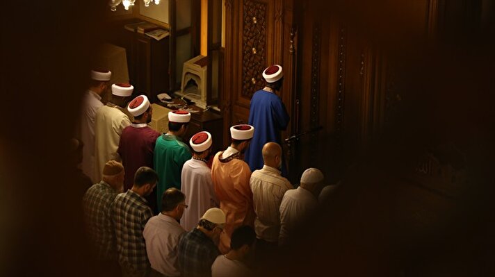 6 أئمة من جنسيات مختلفة يؤمون صلاة التراويح في مسجد تركي