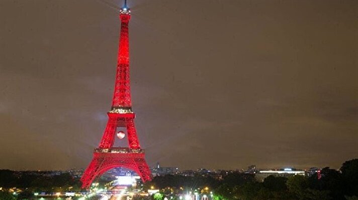 Paris'in simgesi Eyfel Kulesi