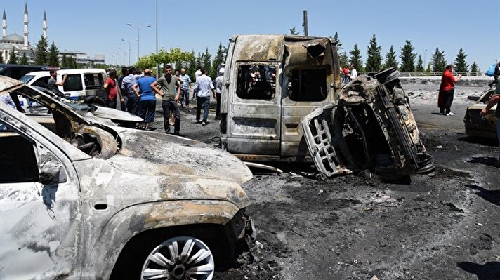 Fetullahçı Terör Örgütü'nün (FETÖ) darbe girişimi sırasında, düzenlenen hava saldırısıyla Cumhurbaşkanlığı Külliyesi'nde ve çevresinde oluşan büyük hasar. 