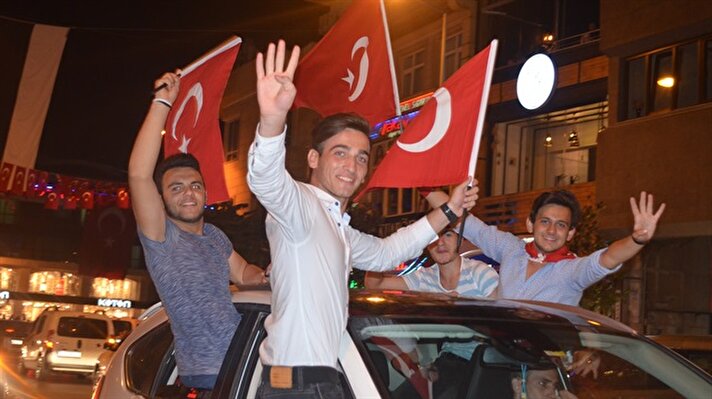 لليوم العاشر.. الأتراك يواصلون مظاهراتهم المنددة بمحاولة الانقلاب الفاشلة