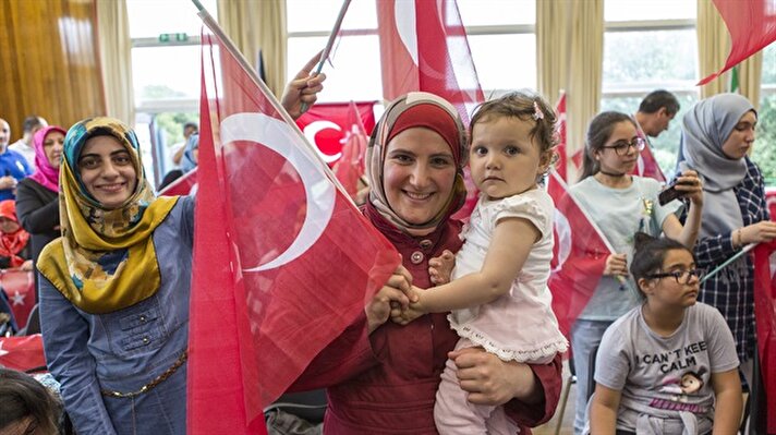 سوريون في بريطانيا يحتفلون بفشل محاولة الانقلاب في تركيا